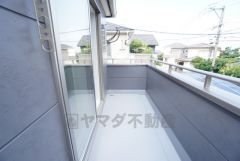 回りに高い建物もなく、 眺望、陽当たり、風通し良好です＾＾ お洗濯物も気持ちよく干せそうですね＾＾