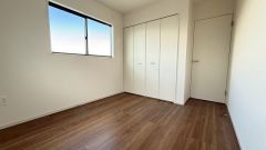 家具を選ばないナチュラルなフローリングとシンプルなクロスです＾＾