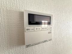 おいだき機能つきなのでお風呂に入る時間が異なるご家庭には嬉しいですね。ボタン一つで快適で便利な生活が＾＾