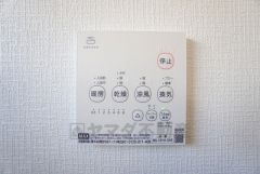 浴室暖房乾燥機には、暖房、乾燥、涼風、換気の4つの機能が付いています。タイマー付きです。換気・雨の日の洗濯も安心です＾＾