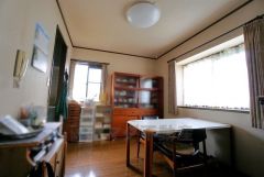 楽しい食事の時間を過ごすダイニング。