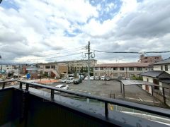 2階バルコニーからの眺望です。回りに高い建物もなく、眺望、陽当たり良好です＾＾