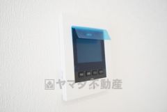 防犯はもちろん、セールスマン対策にもなるモニター付きインターホンです。お子さん1人での留守番時にも活躍しそうです。 