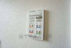 浴室暖房乾燥機には、暖房、乾燥、涼風、換気の4つの機能が付いています。タイマー付きです。換気・雨の日の洗濯も安心です＾＾