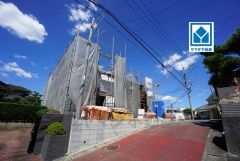 前面道路は南西側約4.25ｍの公道に面しています。