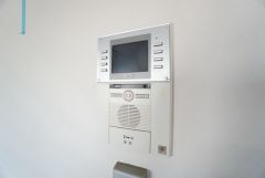 防犯性、セキュリティ対策に安心できるテレビモニター付きインターフォンです。