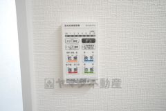 浴室暖房乾燥機には、暖房、乾燥、涼風、換気の4つの機能が付いています。タイマー付きです。換気・雨の日の洗濯も安心です＾＾