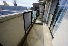 南東向きで陽当たりの良いバルコニーです。お洗濯やお布団干しはもちろん、日光浴スペースにも＾＾最上階・角部屋です＾＾ 