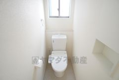 1階2階の2ヶ所にトイレがありますので、忙しい朝にも家族に気を使わず、ゆとりが生まれますね＾＾