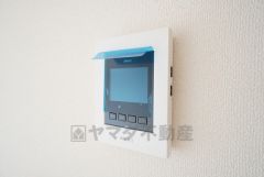 防犯はもちろん、セールスマン対策にもなるモニター付きインターホンです。お子さん1人での留守番時にも活躍しそうです。