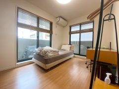 6.7帖。2面採光を確保した明るい室内は、風通しも良く、大変居心地の良い空間となっております。日当たりがよく、子供部屋としての利用もおすすめ。