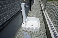 洗車のときなどに便利な外水栓。