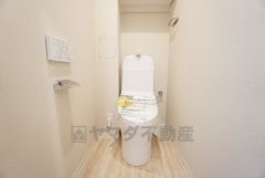 木の温もりを感じるフローリングと淡いカラーのクロスで落ち着く空間です＾＾ 