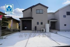 左側2号棟。快適でゆとりのある生活空間で新生活を始めませんか＾＾お問い合わせお待ちしております＾＾