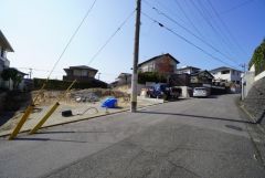 前面道路は東側約6ｍの公道に面しています＾＾ 前面道路が広いのでラクラク駐車できますね。