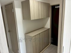 明るい玄関です。たっぷり収納できるシューズボックス付きなので、家族全員の靴がきれいに整頓できます。