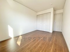 6.5帖洋室。住む人のこだわりを活かす洋室＾＾広めのクローゼットもあり荷物もすっきり片付けられ、ゆとりのある暮らしが出来ます＾＾