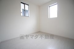 家具を選ばないナチュラルなフローリングとシンプルなクロスです＾＾