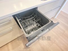 家事の時短につながる食洗機付き。
