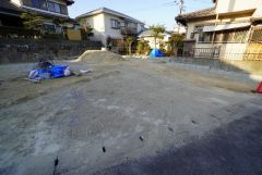 駐車スペースはゆとりある2台分を確保。マイカー用に、お客さま用に、余裕を持ってご利用いただけます＾＾ 