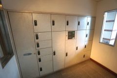 宅配ボックス付き。お仕事中や外出中などの不在時にも荷物が受け取れるのはとっても便利ですね＾＾セキュリティ面でも安心です＾＾