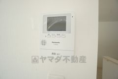 防犯はもちろんセールスマン対策にもなるモニター付きインターホン。