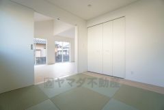 5.2帖和室。 リビング隣には、ホッとできる和室を用意。客間としてはもちろん、お子様のお昼寝スペースや書斎としても活躍してくれそうです＾＾