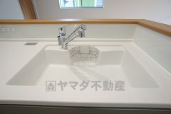 色も形もキレイなシンクは、広さも確保しているので、大きめの鍋も簡単に洗えます＾＾