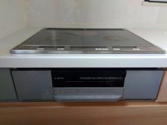お手入れのしやすいIHクッキングヒーターです。3口コンロなので、効率よくお料理が楽しめます。毎日のお料理も楽しくなりますね＾＾ 