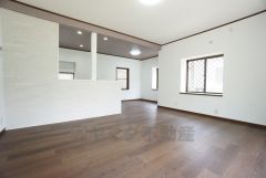 20帖。家族が集まる開放的なリビング。思い思いの時間を過ごしたり食事をしたり、素敵な団らんの場になりますね。