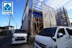小学校まで徒歩8分、コンビニ・スーパーまで徒歩5分圏内。最新設備で快適な新生活に＾＾