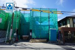 小学校・中学校目の前。スーパー徒歩7分、ドラッグストア徒歩14分、最寄りバス停歩1分。日頃のお買い物も便利な立地＾＾