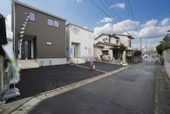 閑静な住宅街です＾＾前面道路は北西側約4.05ｍの市道に面しています。