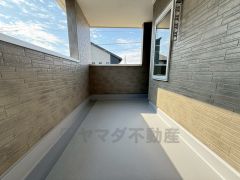 広々としたバルコニー。 天気のいい日にはお布団もまとめて干せそうですね＾＾