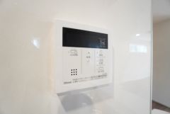 おいだき機能つきなのでお風呂に入る時間が異なるご家庭には嬉しいですね。ボタン一つで快適で便利な生活が＾＾