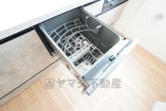 炊事時間を大幅に短縮できる食器洗浄乾燥機付き＾＾食器を洗う手間が減るので家族とのコミュニケーションの時間や自分の時間が増えますね。