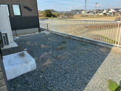 お庭付き＾＾日光浴やガーデニングはもちろん、お子さまの外遊びの場としても＾＾リビング・和室からも様子が見守れるので安心です＾＾