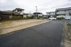 前面道路は南東側約4.4ｍの公道に面しています。