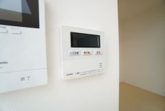 おいだき機能つきなのでお風呂に入る時間が異なるご家庭には嬉しいですね。ボタン一つで快適で便利な生活が＾＾