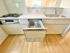 炊事時間を大幅に短縮できる食器洗浄乾燥機付き＾＾食器を洗う手間が減るので家族とのコミュニケーションの時間や自分の時間が増えますね。
