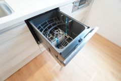 炊事時間を大幅に短縮できる食器洗浄乾燥機付き＾＾食器を洗う手間が減るので家族とのコミュニケーションの時間や自分の時間が増えますね。