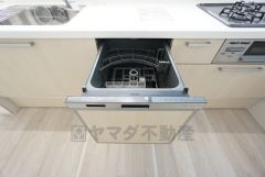 炊事時間を大幅に短縮できる食器洗浄乾燥機付き＾＾食器を洗う手間が減るので家族とのコミュニケーションの時間や自分の時間が増えますね。