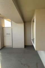 南向きで陽当たりの良いバルコニーです。お洗濯やお布団干しはもちろん、日光浴スペースにも＾＾ 天気のいい日にはお布団もまとめて干せそうですね＾＾ 