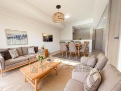 15.5帖。 家族が集まる開放的なリビング。思い思いの時間を過ごしたり食事をしたり、素敵な団らんの場になりますね。家具はCGによるイメージ画像