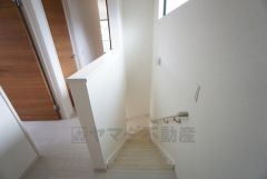 リビング階段は顔を合わせる時間が増えるので、ご家族とのコミュニケーションがとりやすく距離がグッと縮まりそうですね＾＾