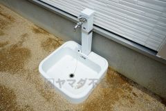 同仕様写真。現況と異なる場合は現況優先となります。あると便利な外水栓。ガーデニングに、洗車に、泥遊びやペットの散歩の後に。