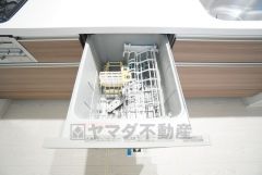 炊事時間を大幅に短縮できる食器洗浄乾燥機付き＾＾食器を洗う手間が減るので家族とのコミュニケーションの時間や自分の時間が増えますね。