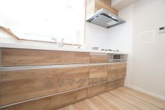 対面式キッチンなのでリビングにいるご家族とコミュニケーションを取りながら洗い物や、お料理が楽しめそうですね＾＾ 