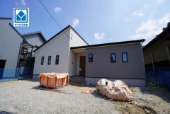 平屋住宅＾＾敷地約72坪。駐車スペース5台分＾＾若葉小(歩4分)。バス「大園内科前」歩5分。JR鳥栖駅行き＾＾ 