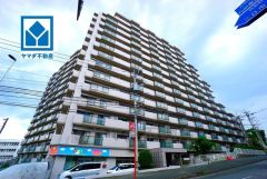 西鉄大牟田線「紫駅」歩4分。ＪＲ鹿児島本線「二日市駅」歩9分。都心へのアクセス良好。スーパーやコンビニなども近く周辺環境充実。 快適でゆとりのある生活空間で新生活を始めましょう^^